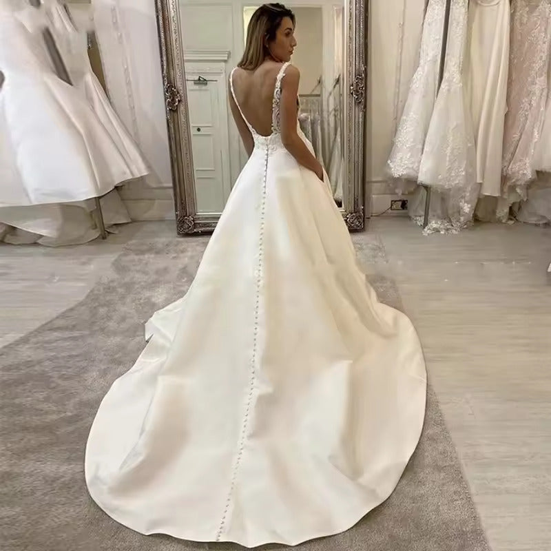 White wedding dress with v-neck, laced and satin. Available in plus size
