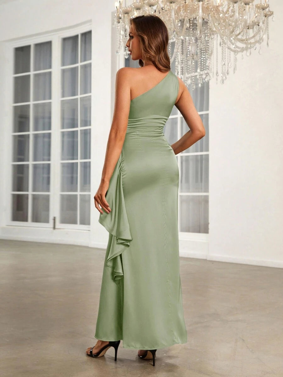 Sage green bridesmaid dress with one shoulder in satin and ruffle side detail. 